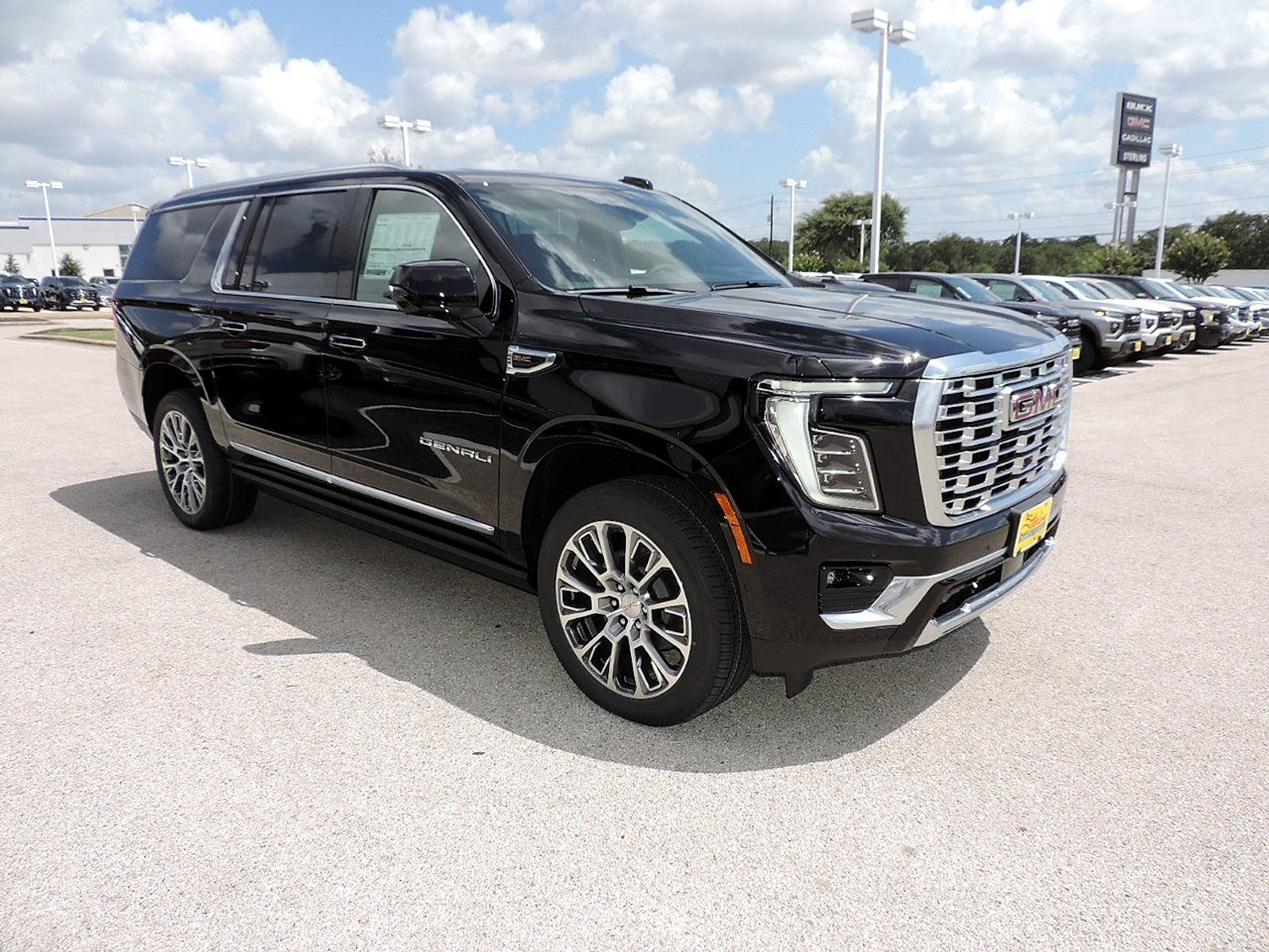 New 2026 GMC Yukon XL Denali w/ Denali Reserve Package AWD/4WD image 3
