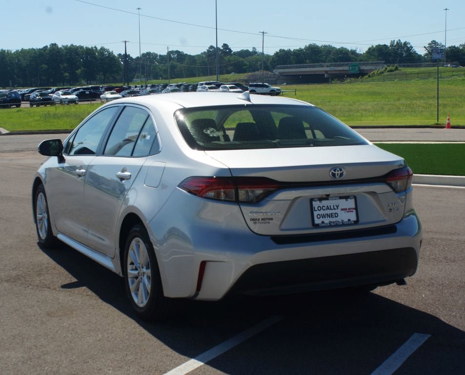 Used 2025 Toyota Corolla XLE FWD image 16