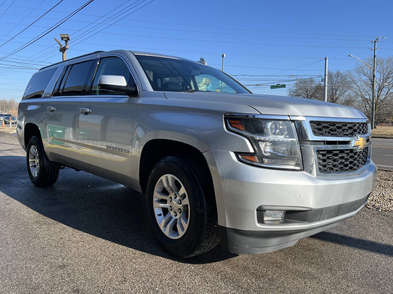 Used 2017 Chevrolet Suburban LT image 3