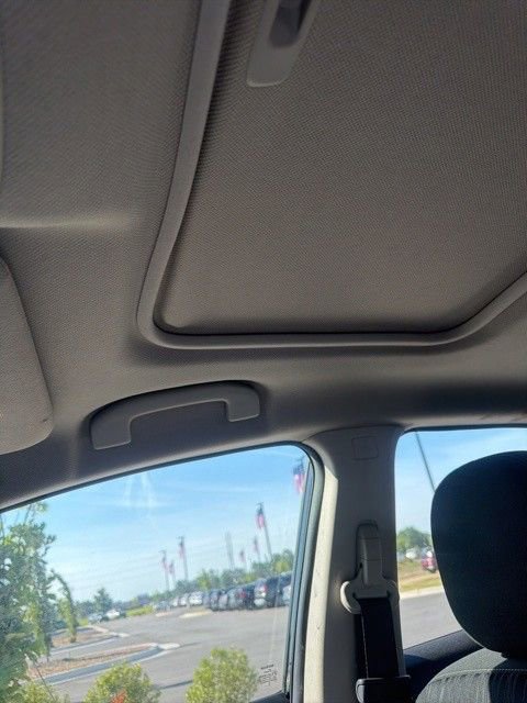 Used 2019 Nissan Sentra SV w/ Special Edition Package FWD image 3