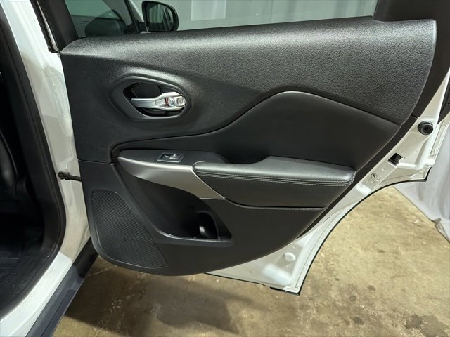 Used 2021 Jeep Cherokee Latitude Lux w/ Comfort/Convenience Group image 19