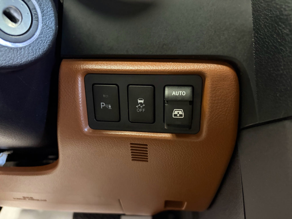Used 2018 Toyota Sequoia Platinum AWD/4WD image 22