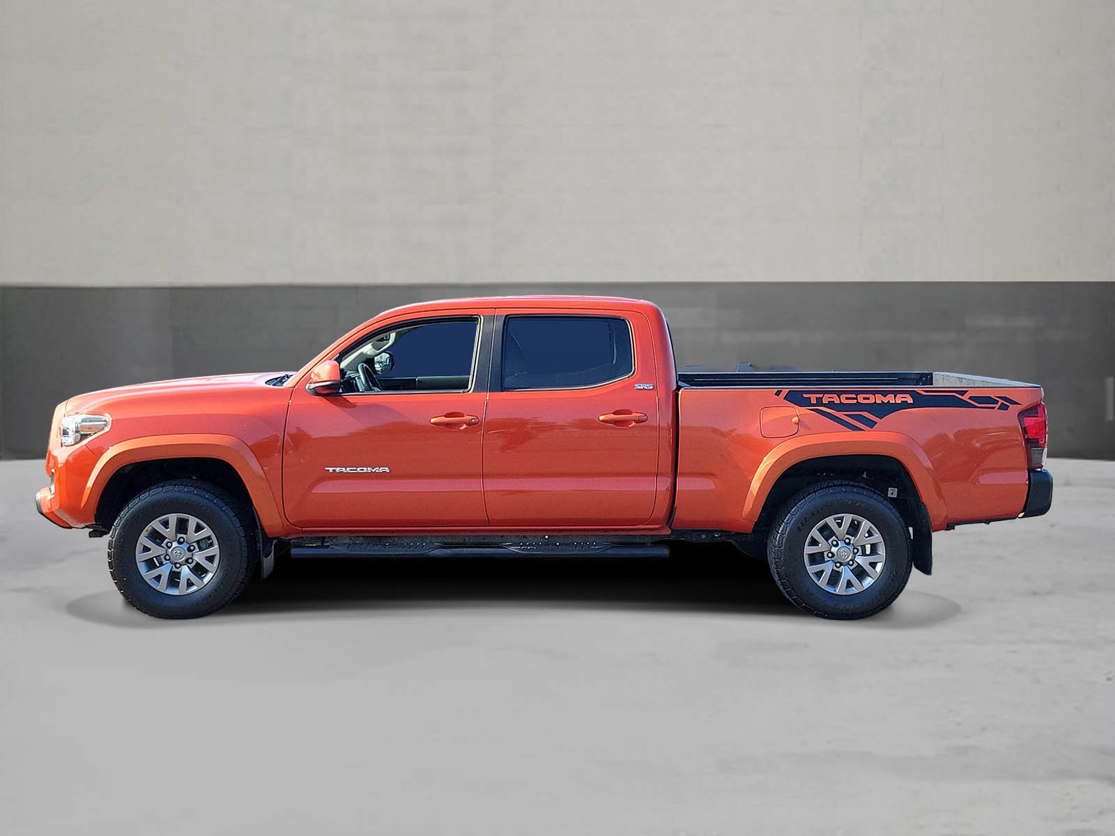 Used 2018 Toyota Tacoma SR5 RWD image 3