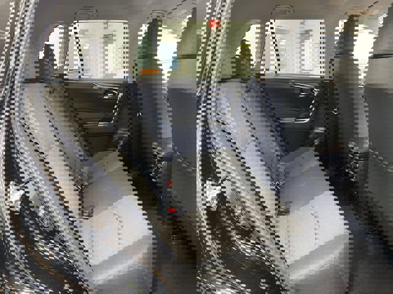 Used 2021 Toyota RAV4 XLE image 18