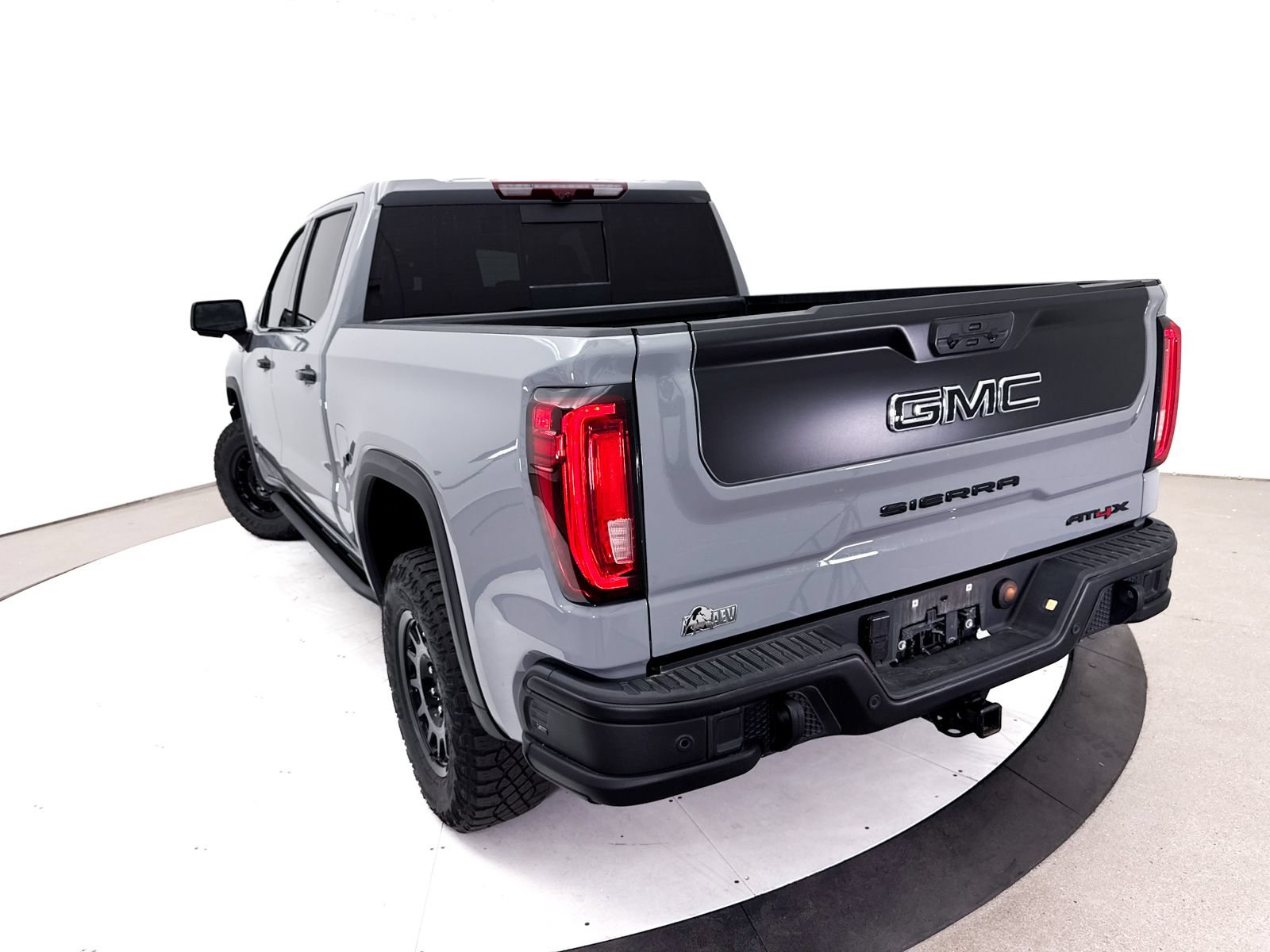 Used 2024 GMC Sierra 1500 AT4X w/ AT4X AEV Edition AWD/4WD image 9