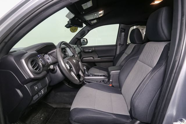 Used 2021 Toyota Tacoma TRD Sport w/ TRD Premium Sport Package AWD/4WD image 34