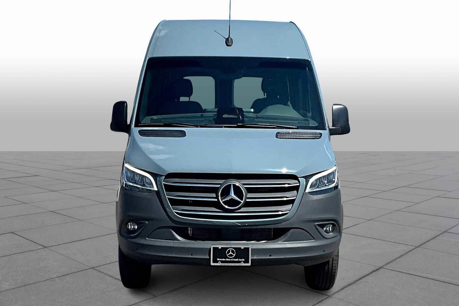 Used 2025 Mercedes-Benz Sprinter 2500 image 4