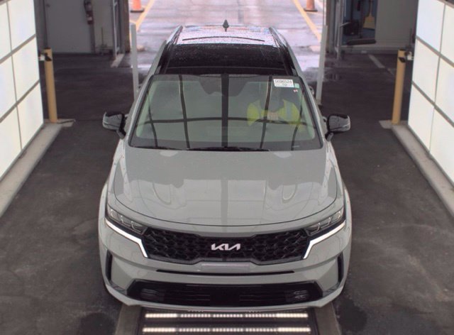 Certified 2023 Kia Sorento SX AWD/4WD image 2