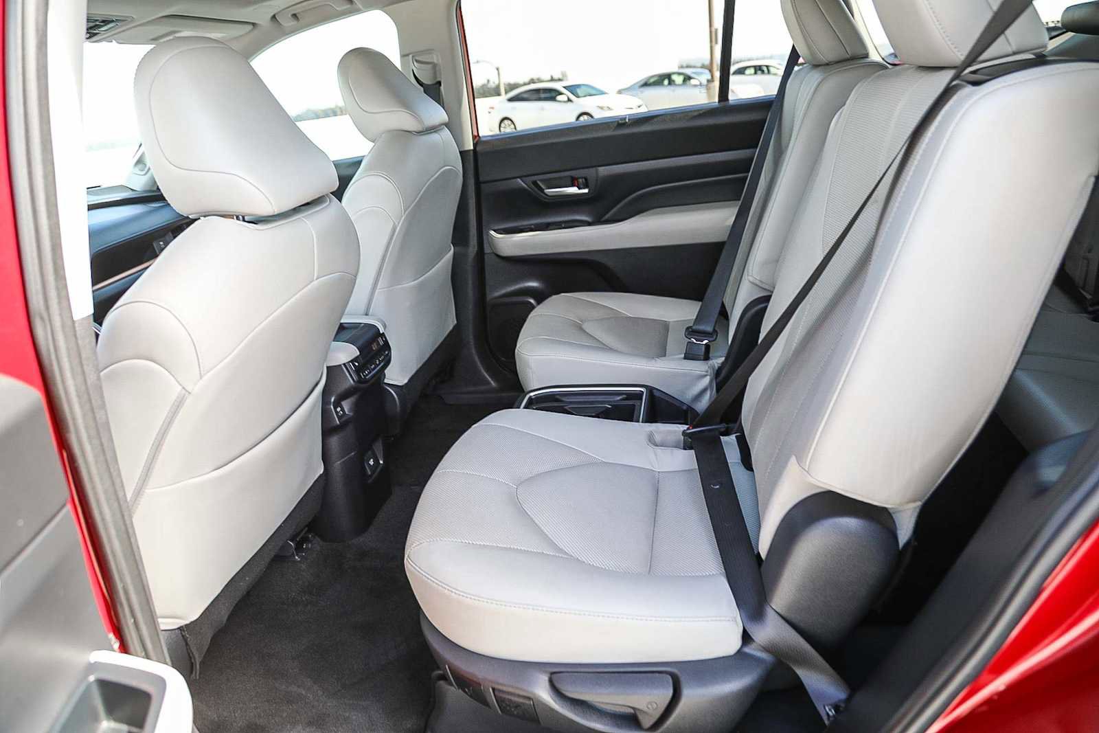 Used 2024 Toyota Grand Highlander Limited image 18