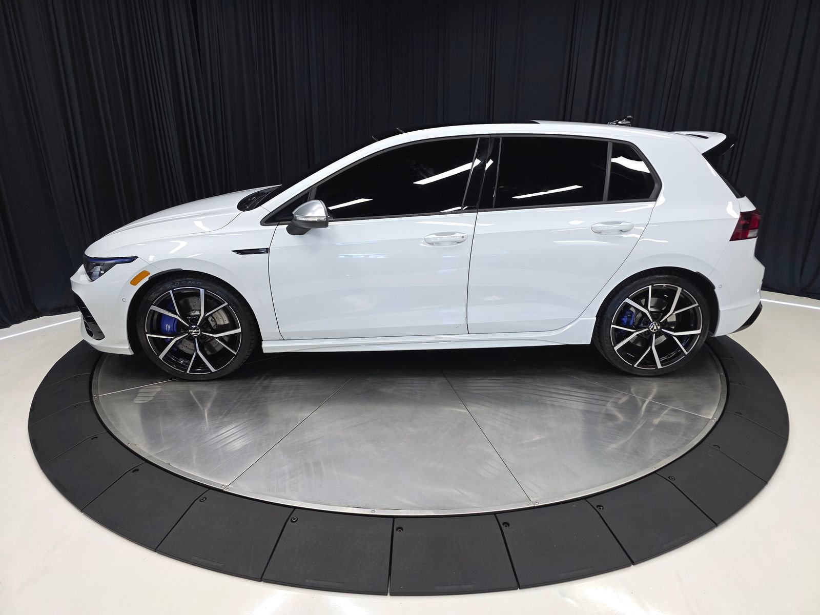 Used 2022 Volkswagen Golf R image 8