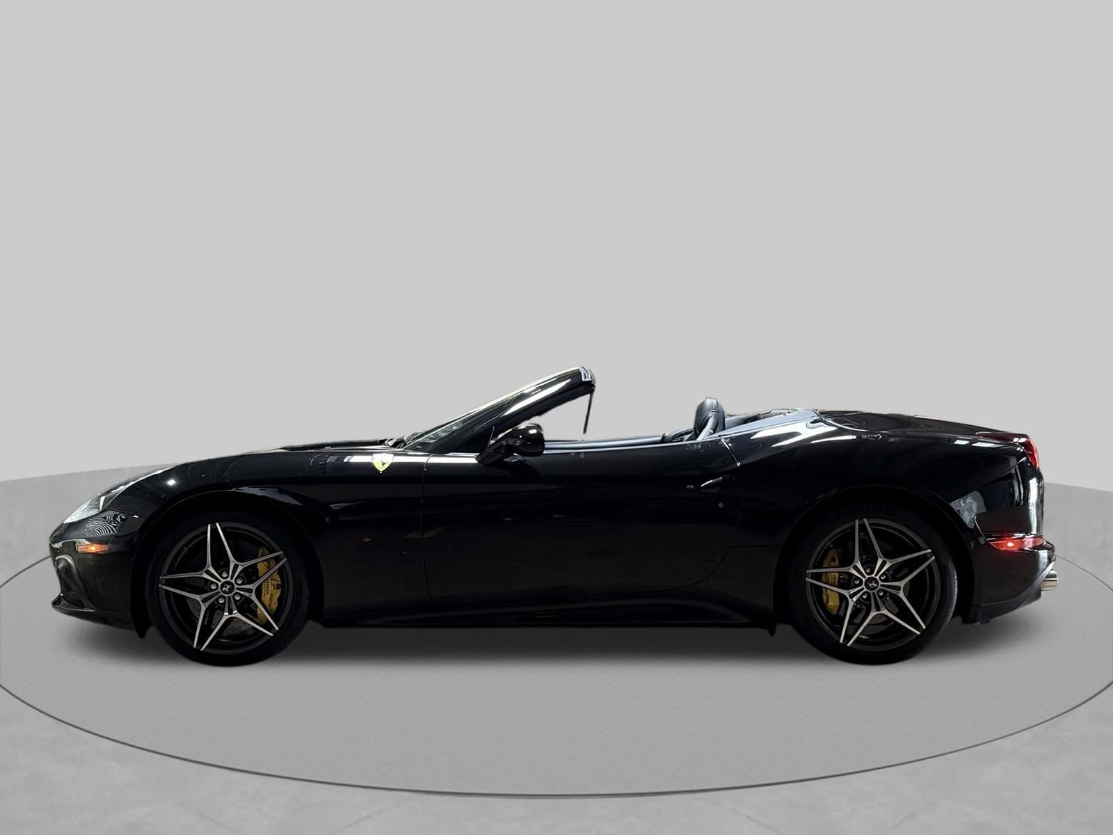 Used 2015 Ferrari California T RWD image 24