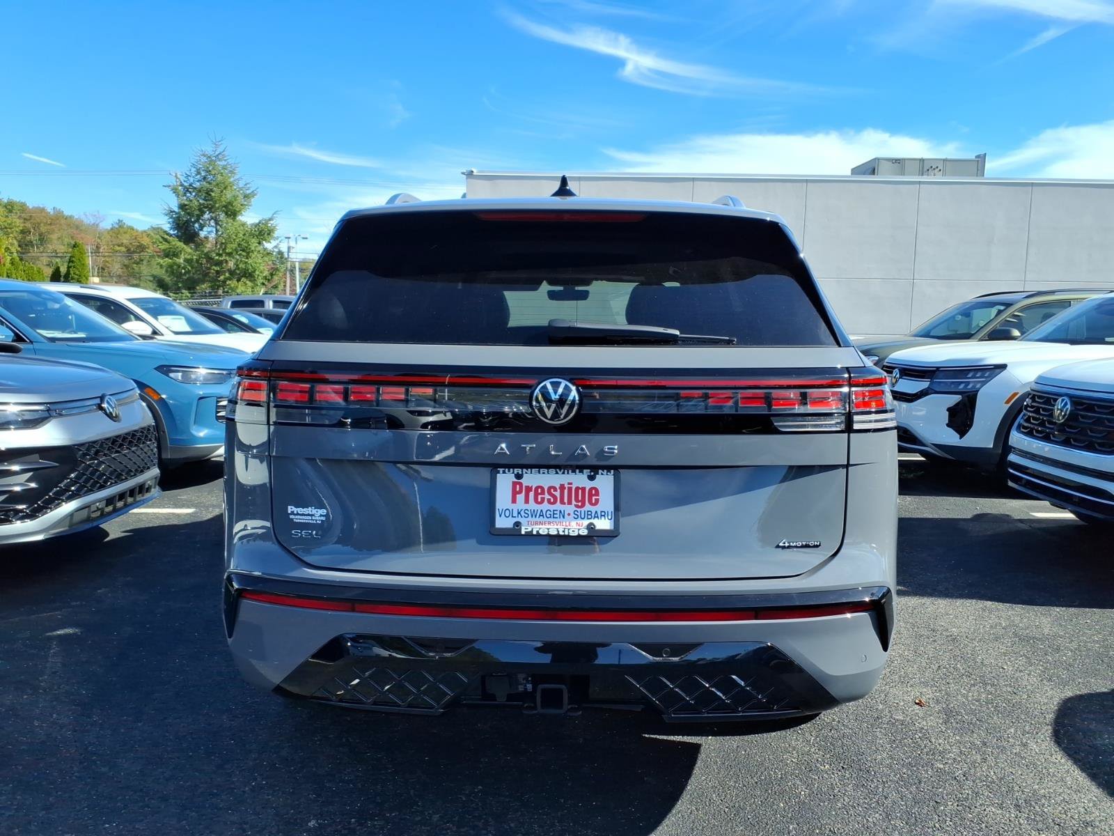 New 2027 Volkswagen Atlas SEL Premium R-Line AWD/4WD image 3