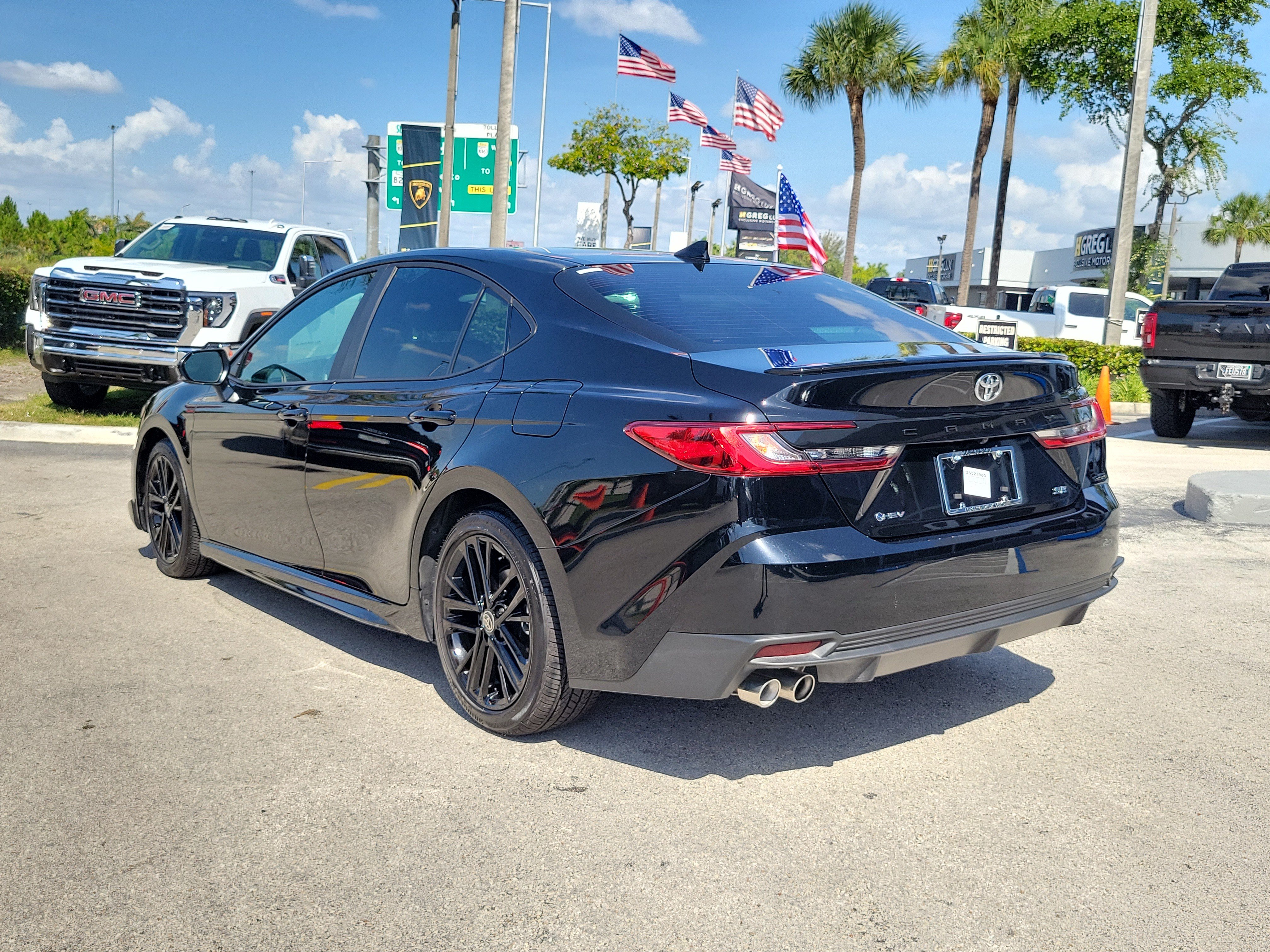 Used 2025 Toyota Camry SE FWD image 7