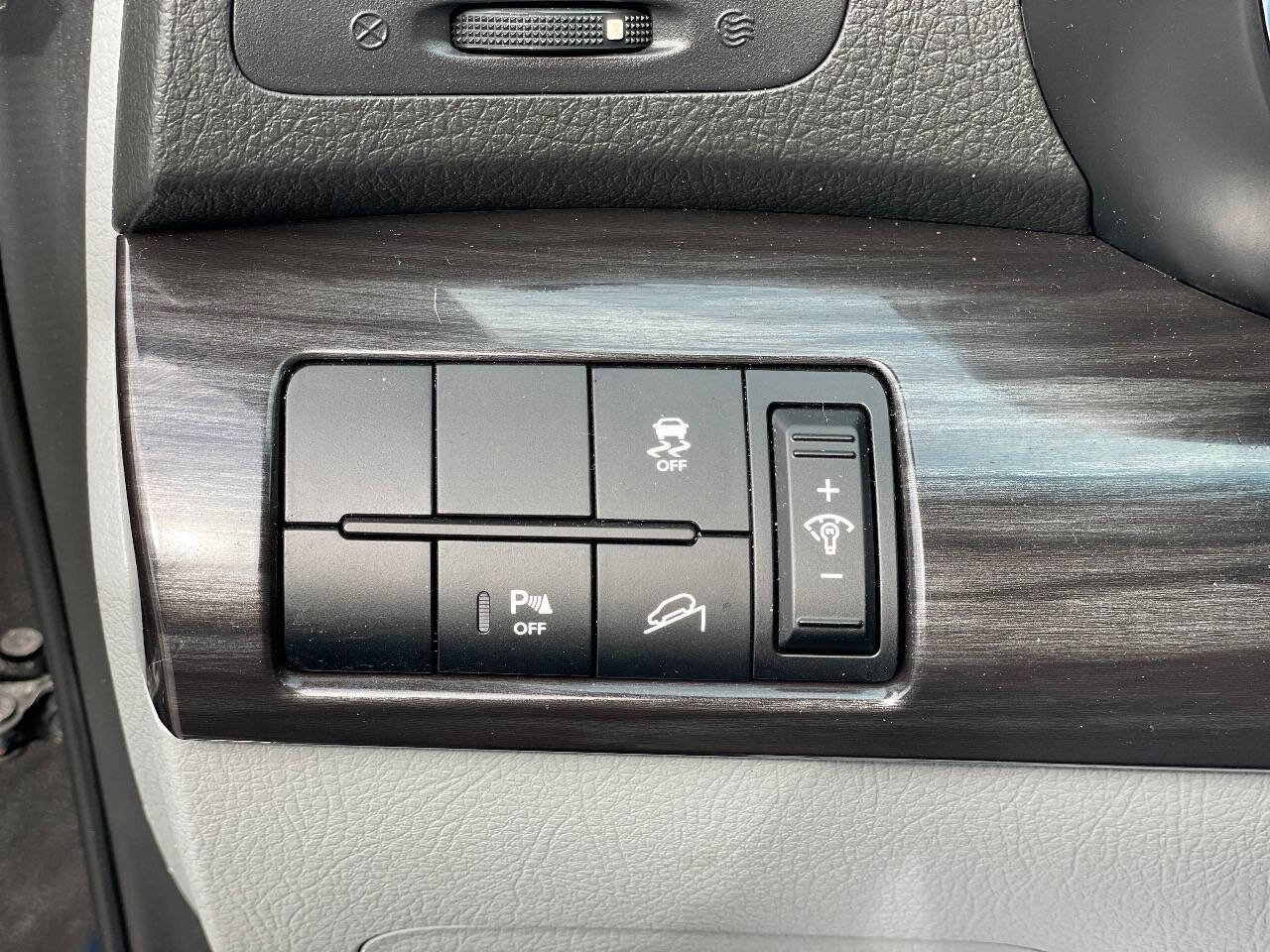 Used 2013 Kia Sorento LX w/ Value Pkg image 11