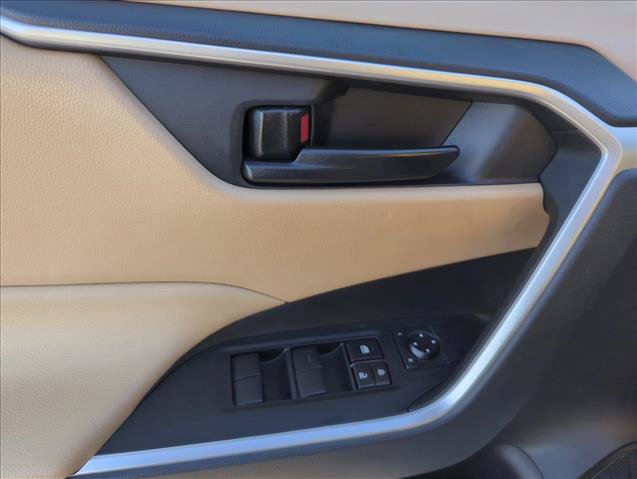 Used 2022 Toyota RAV4 LE FWD image 11
