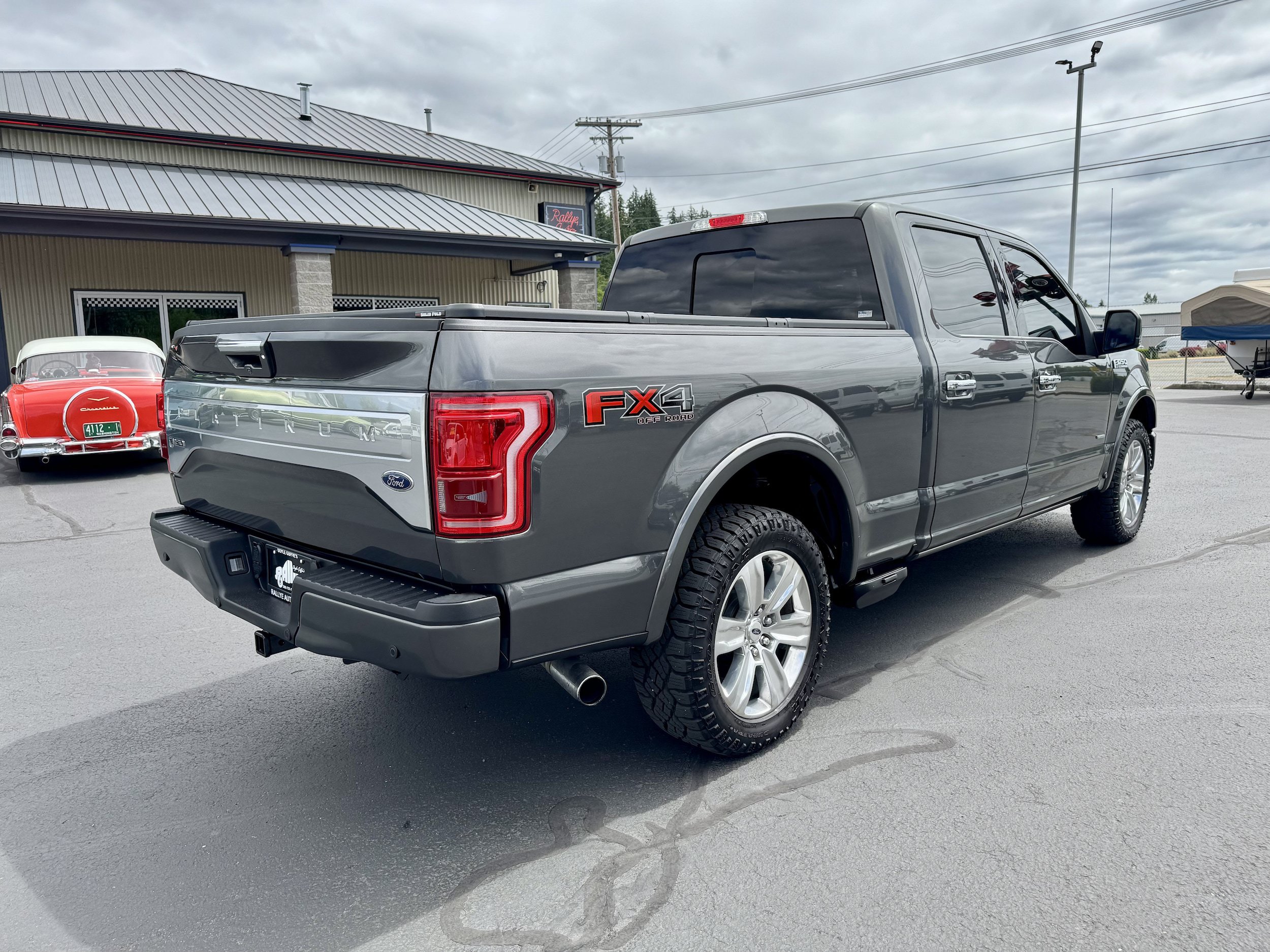 Used 2016 Ford F150 Platinum w/ Equipment Group 701A Luxury AWD/4WD image 4
