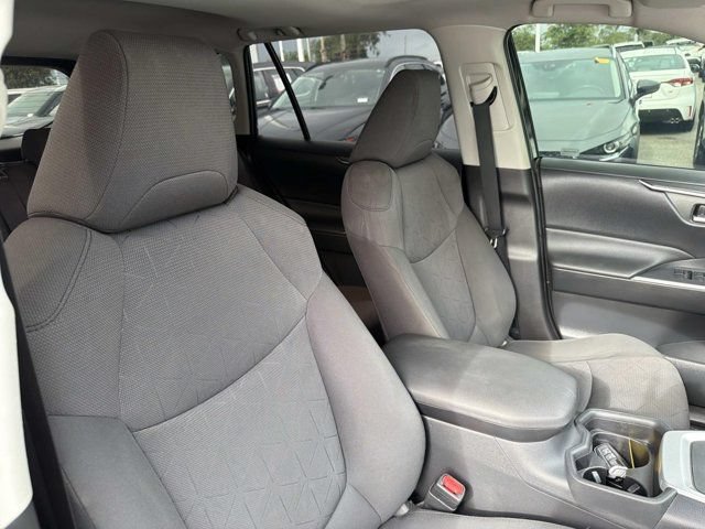Certified 2020 Toyota RAV4 XLE w/ Convenience Package FWD image 17