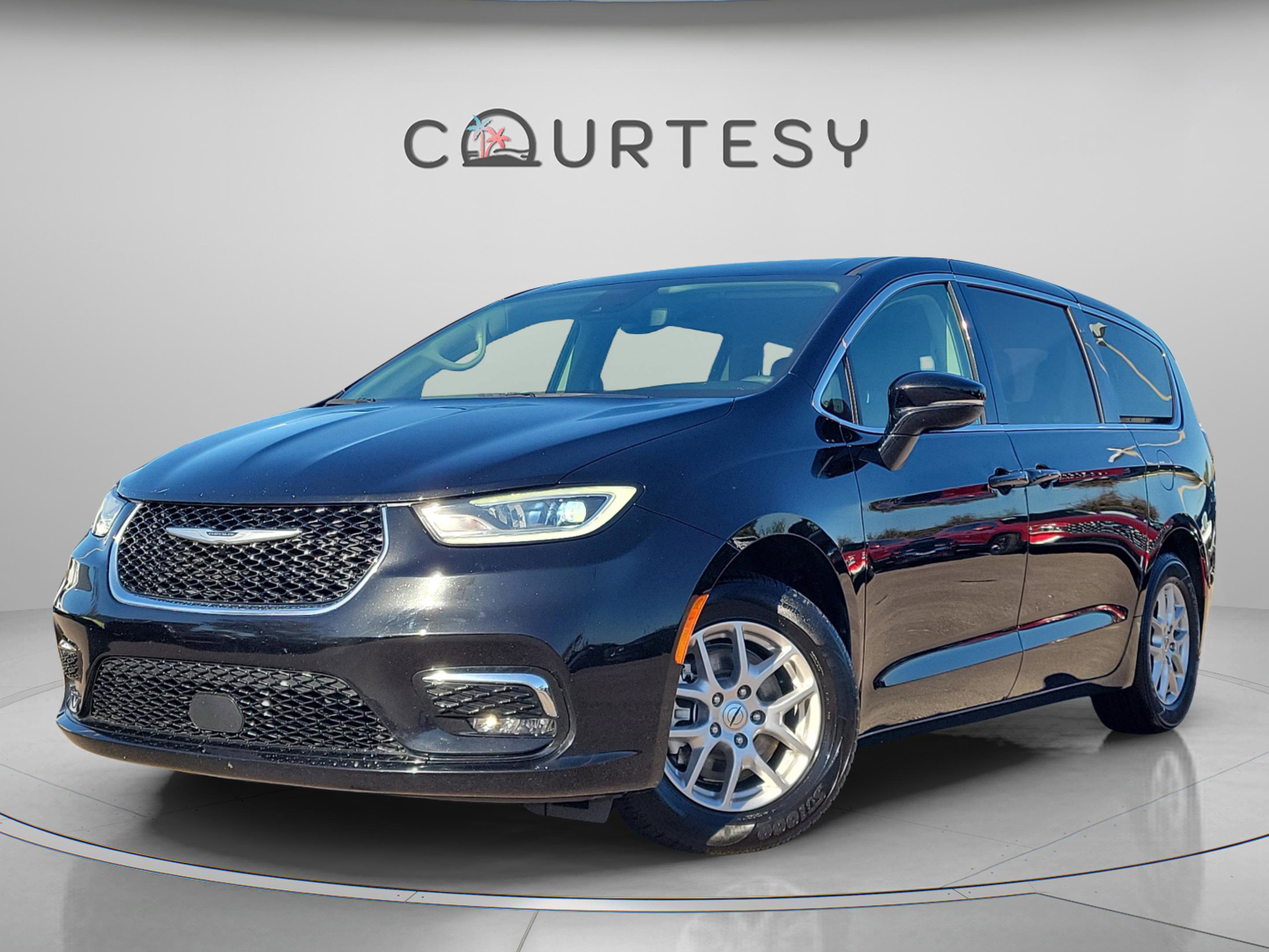 Used 2024 Chrysler Pacifica Touring-L