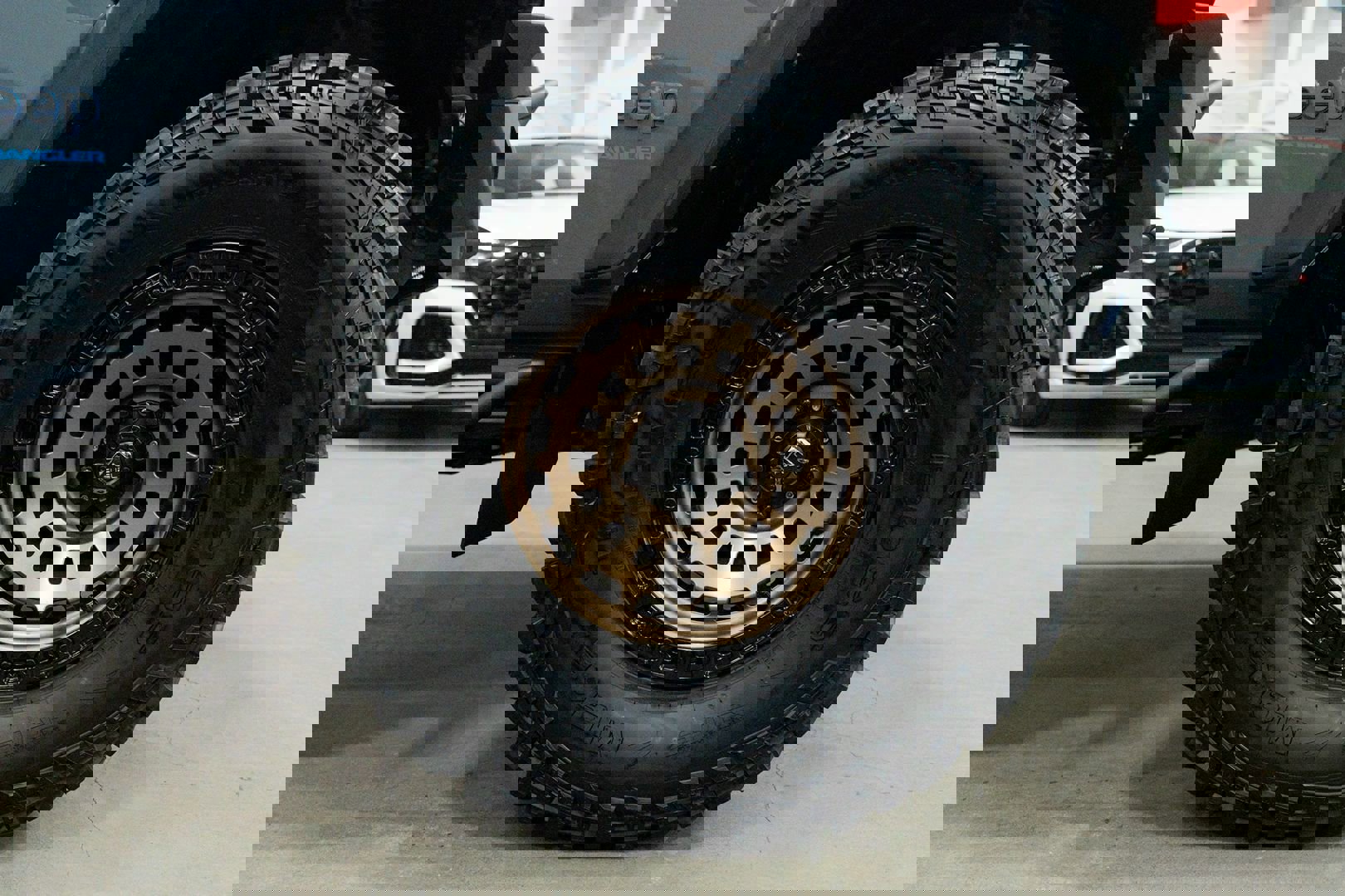 Used 2024 Jeep Wrangler Unlimited Rubicon 4xe w/ Convenience Group image 13