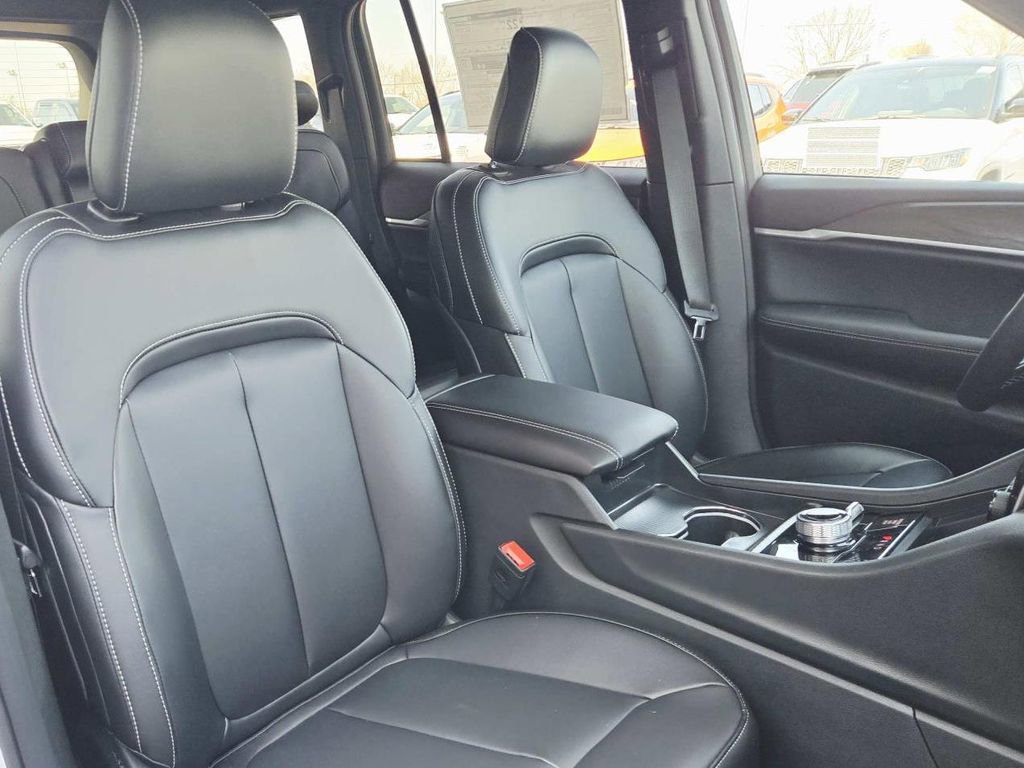 New 2025 Jeep Grand Cherokee Limited AWD/4WD image 18