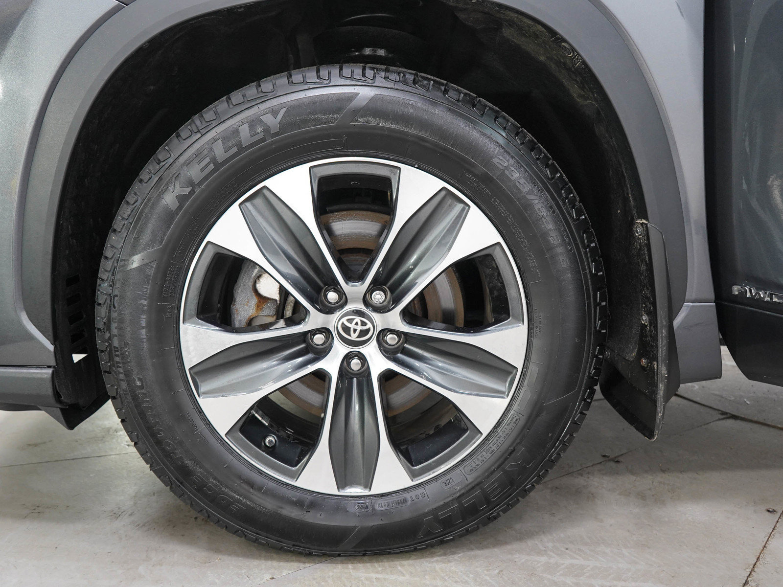 Used 2025 Toyota Highlander XLE AWD/4WD image 33