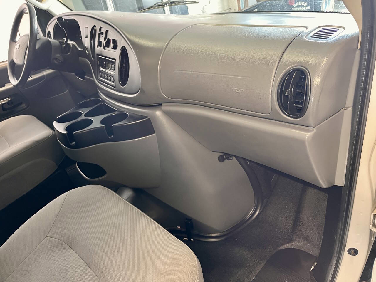 Used 2006 Ford E-350 and Econoline 350 XLT image 16