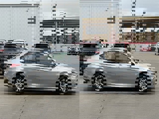 Used 2025 Toyota Camry LE image 3