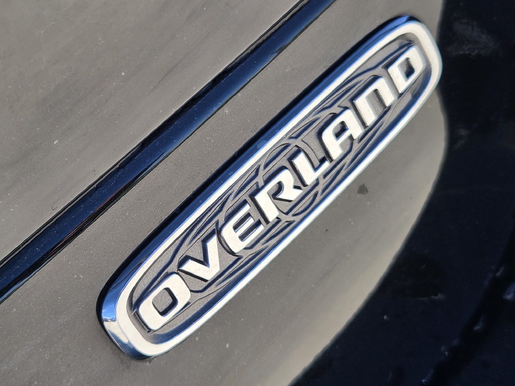 Used 2023 Jeep Grand Cherokee L Overland w/ Advanced Protech Group III AWD/4WD image 9
