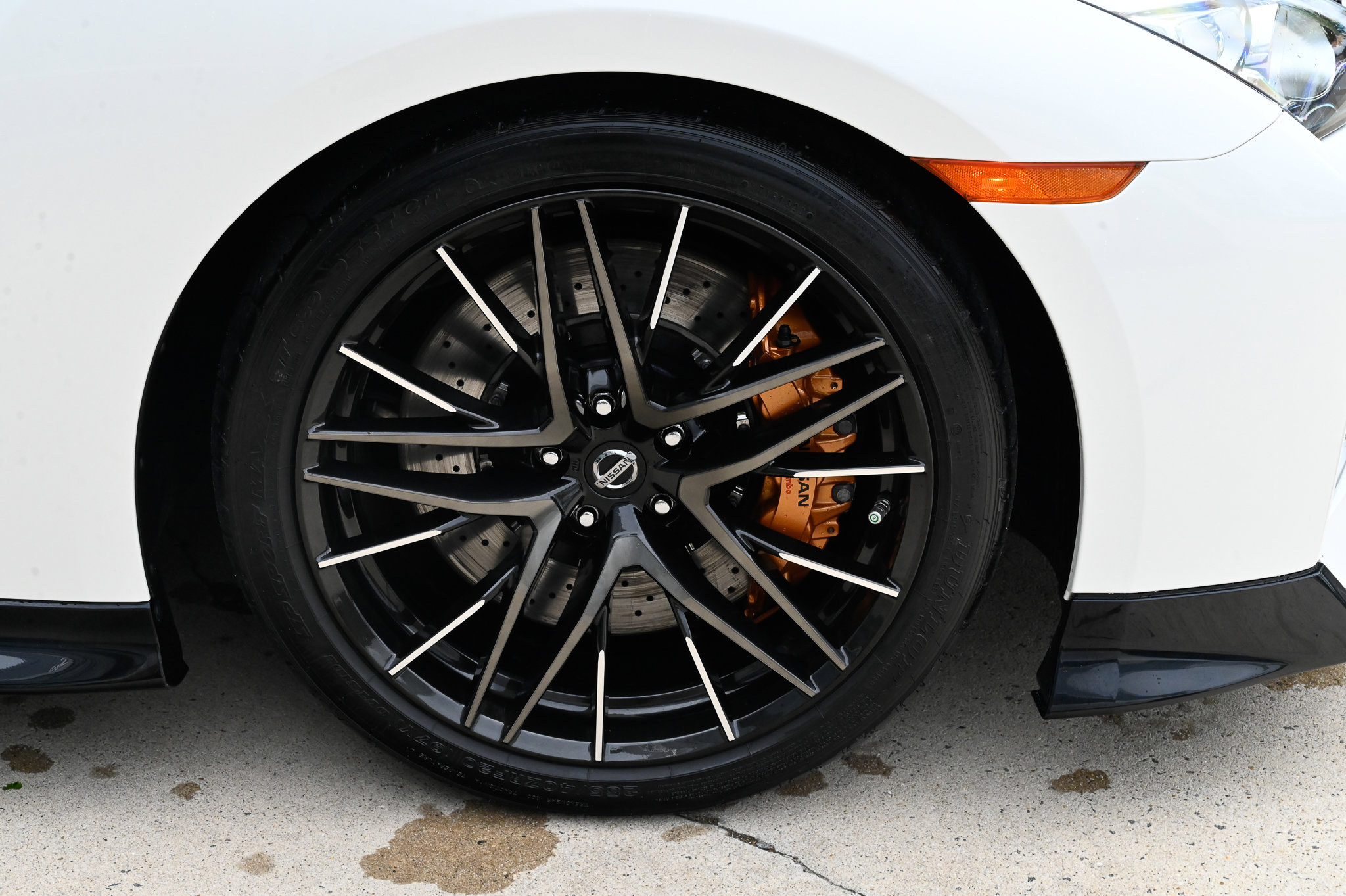 Used 2021 Nissan GT-R Premium AWD/4WD image 12