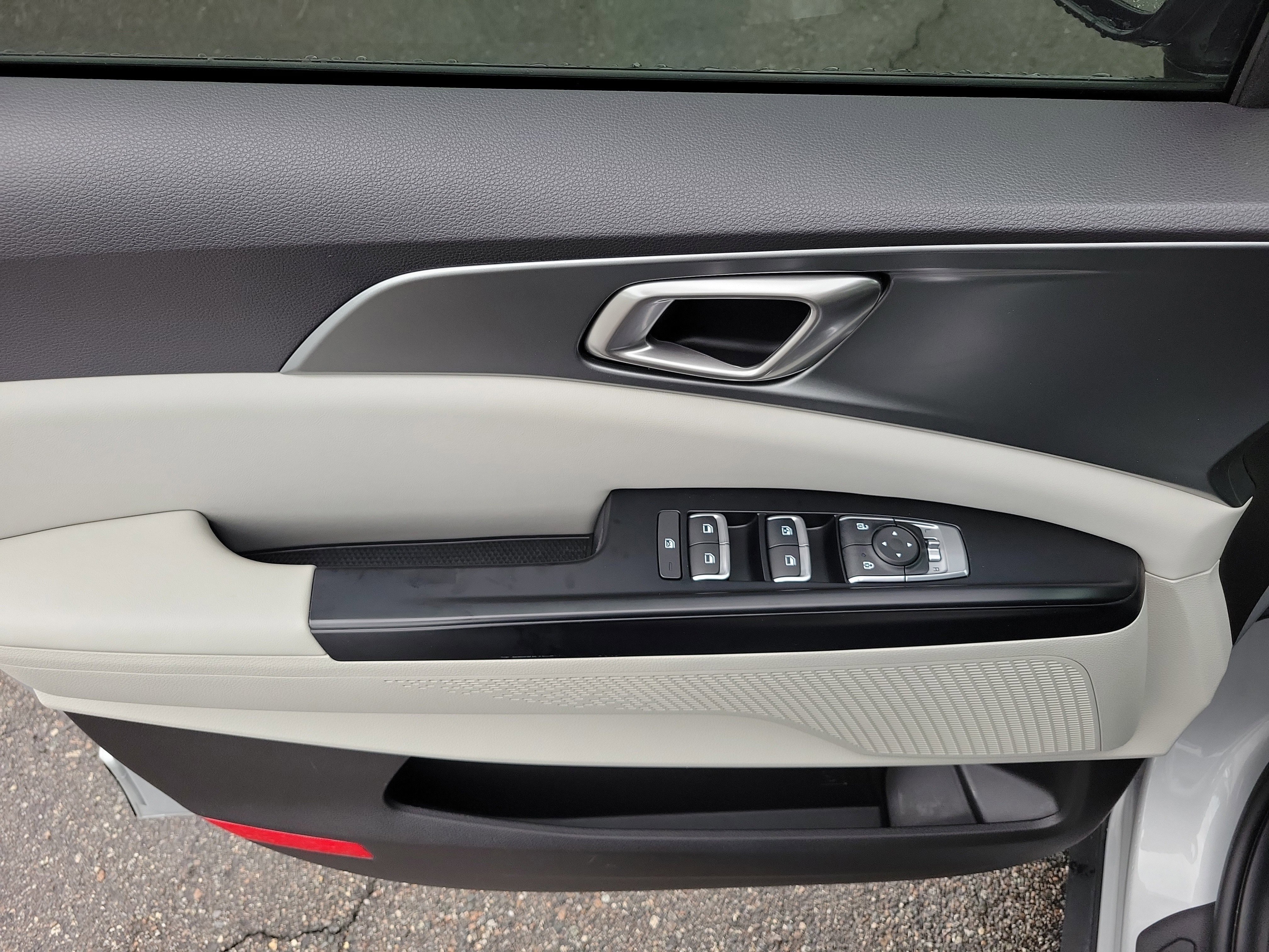 Certified 2023 Kia Carnival LX image 19