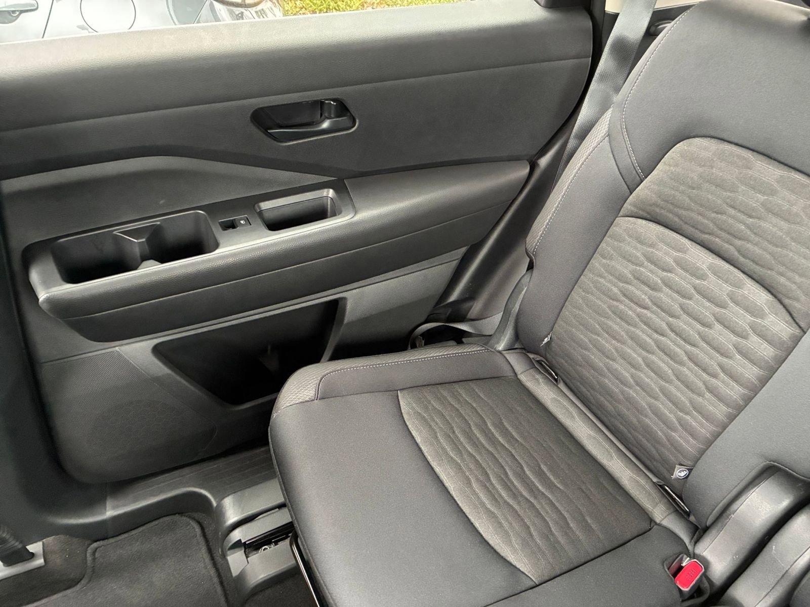 Used 2025 Nissan Pathfinder SV AWD/4WD image 42