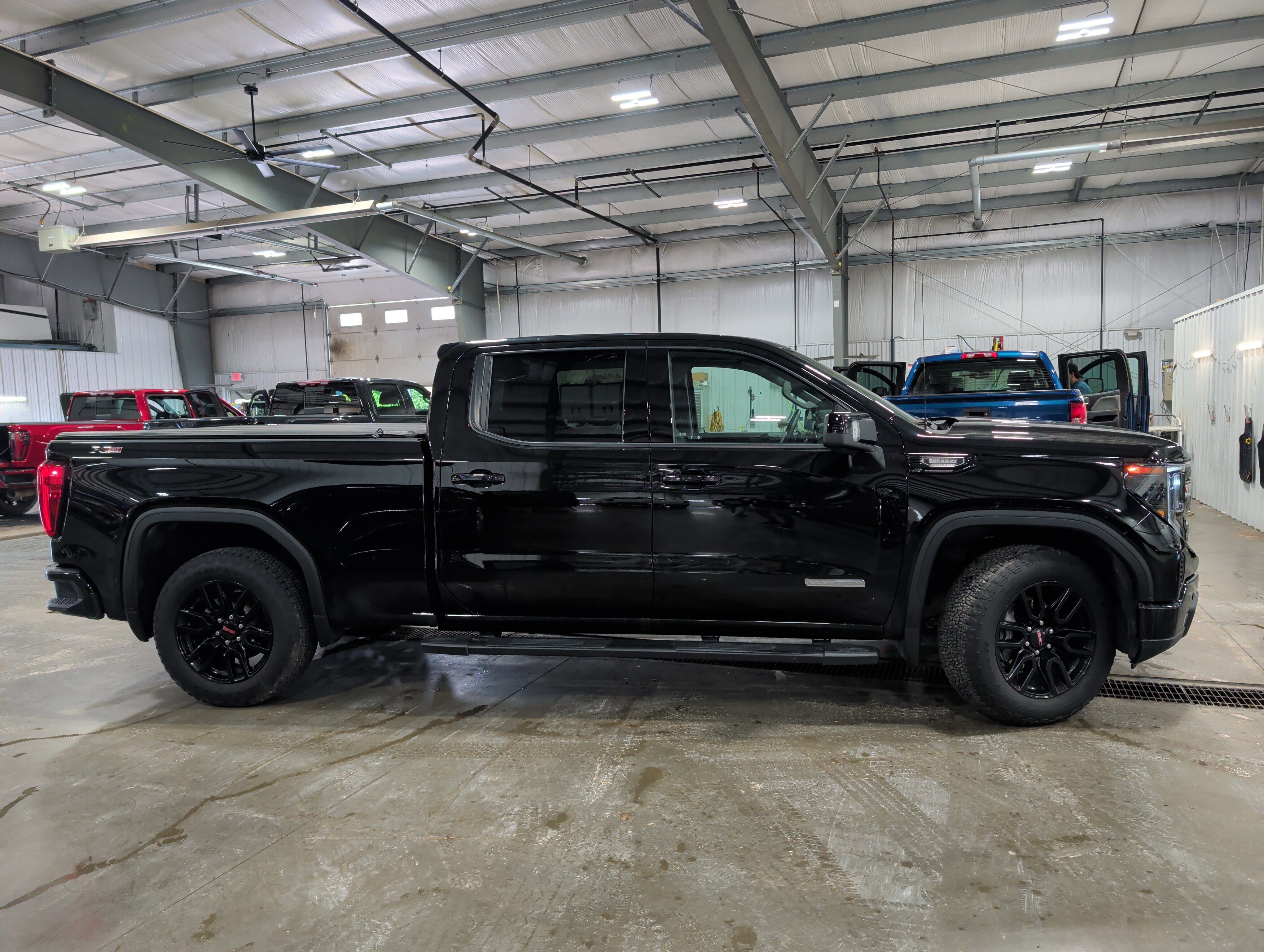 Used 2024 GMC Sierra 1500 Elevation w/ Elevation Premium Package AWD/4WD image 2