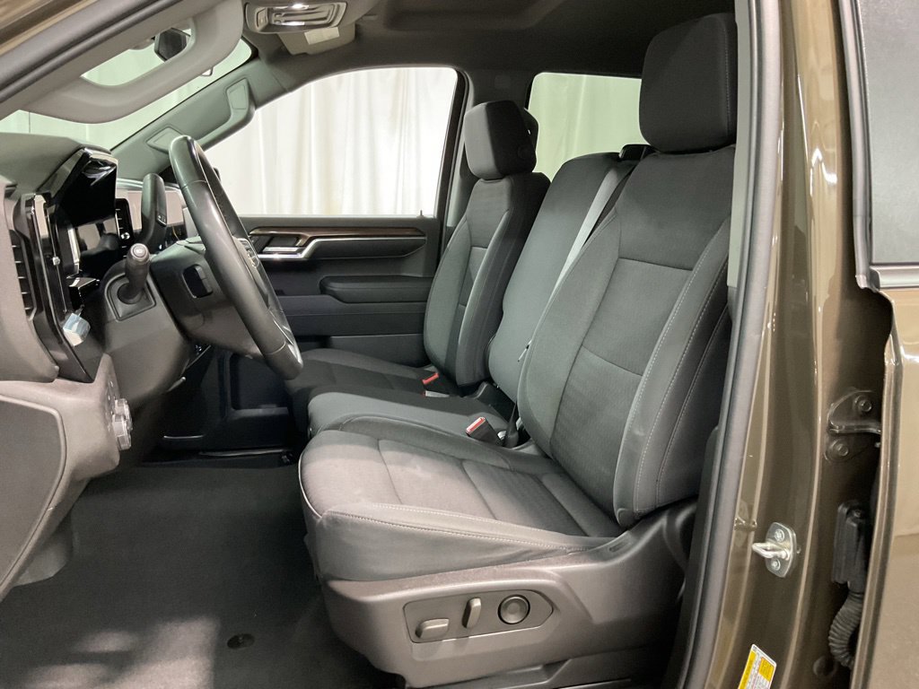 Used 2023 Chevrolet Silverado 1500 LT AWD/4WD image 20