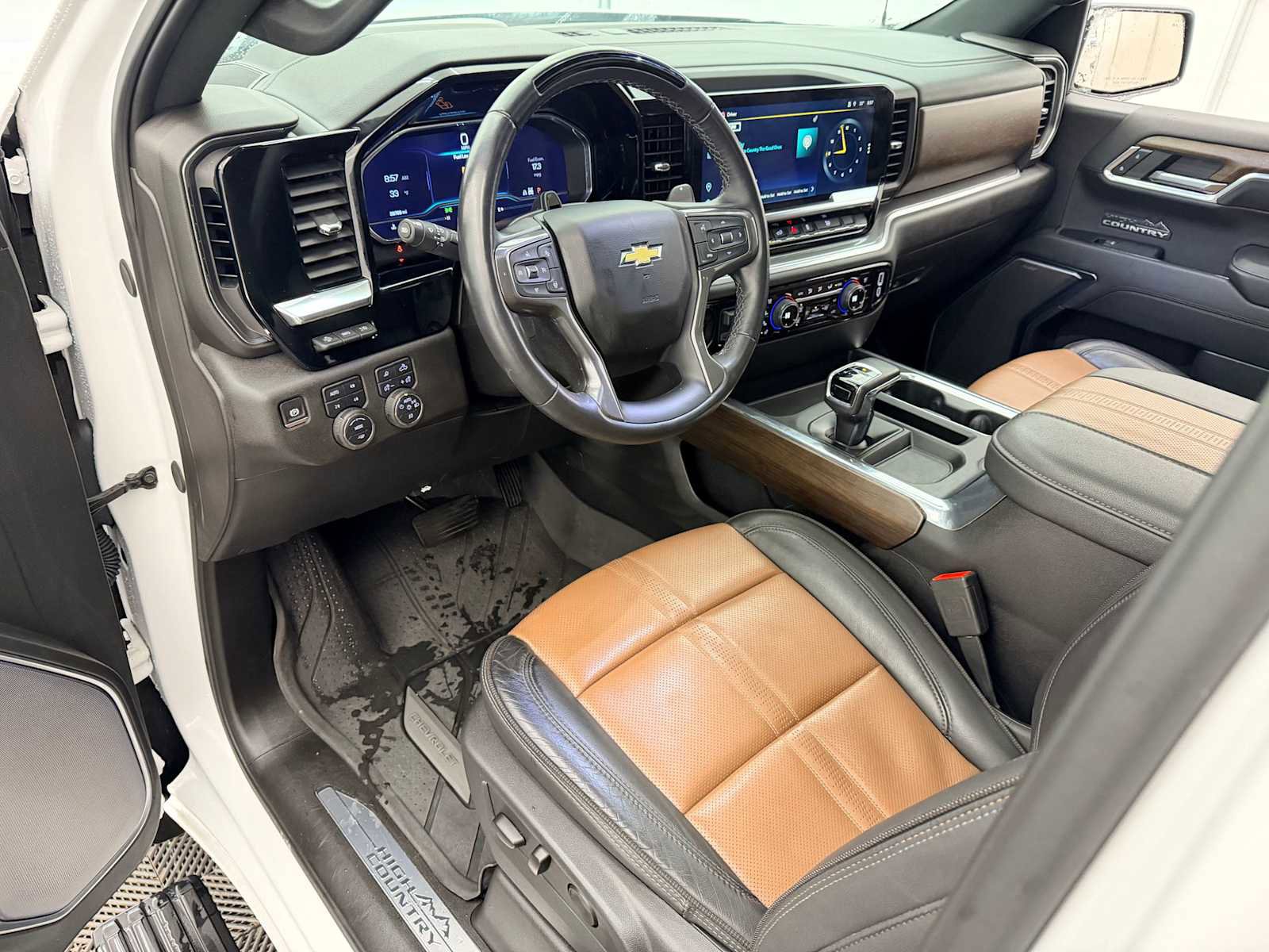 Used 2024 Chevrolet Silverado 1500 High Country AWD/4WD image 2