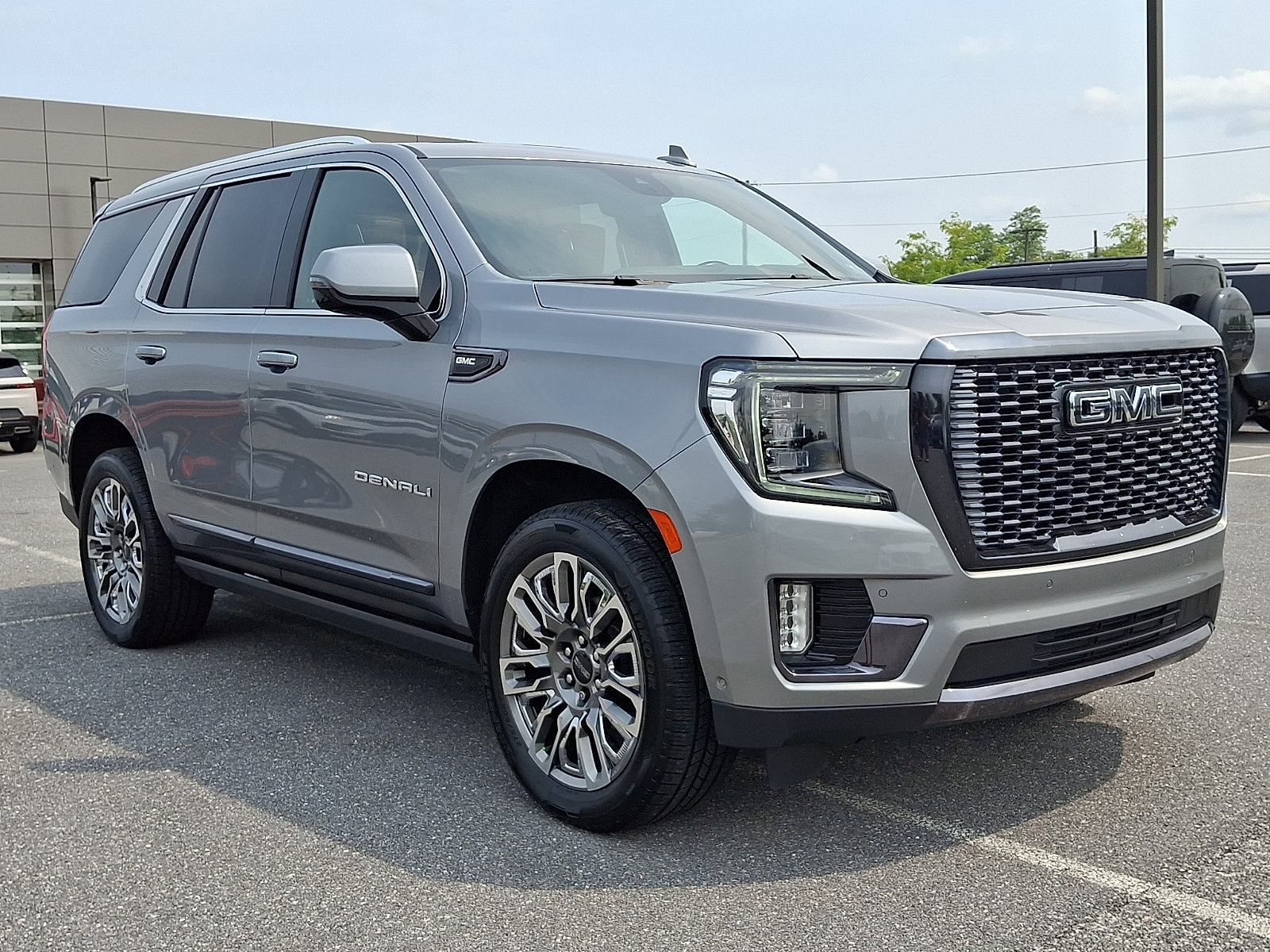 Used 2023 GMC Yukon Denali Ultimate AWD/4WD image 6