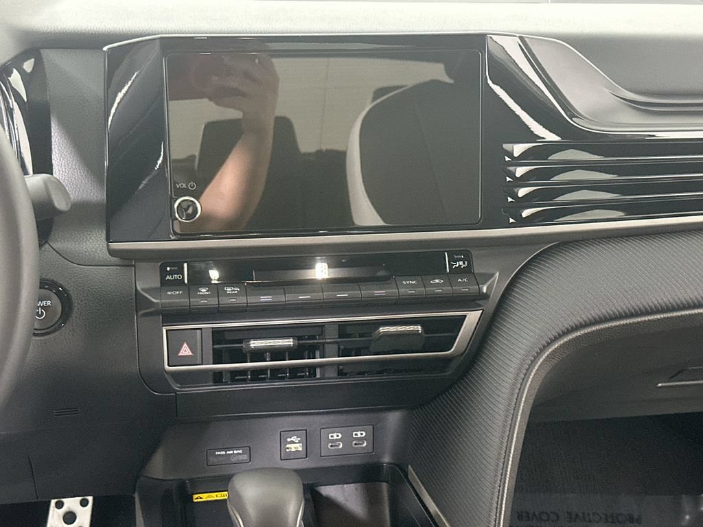 Used 2025 Toyota Camry SE FWD image 18