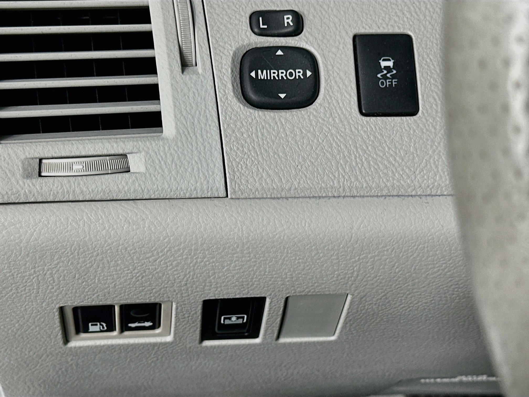 Used 2012 Toyota Avalon Limited FWD image 16