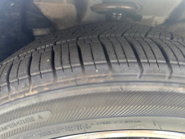 Used 2024 Nissan Versa SR FWD image 11