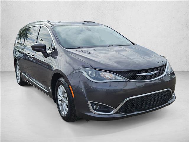 Used 2018 Chrysler Pacifica Touring-L image 3