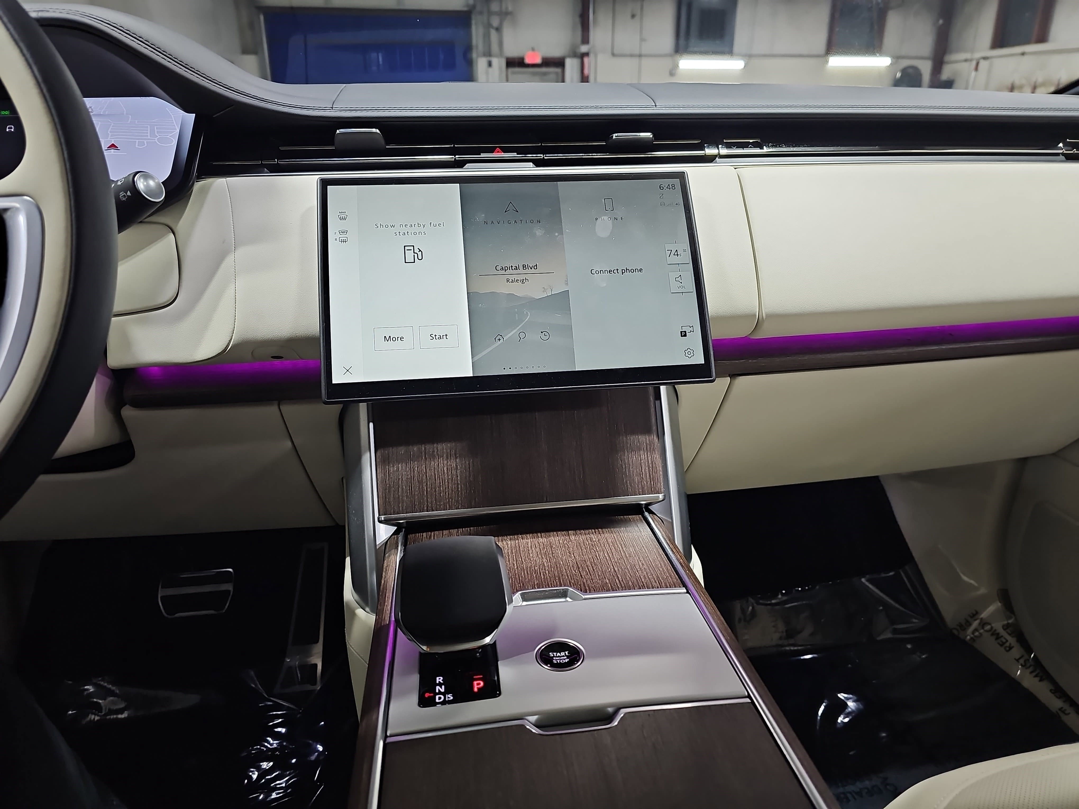 Used 2025 Land Rover Range Rover SE image 22