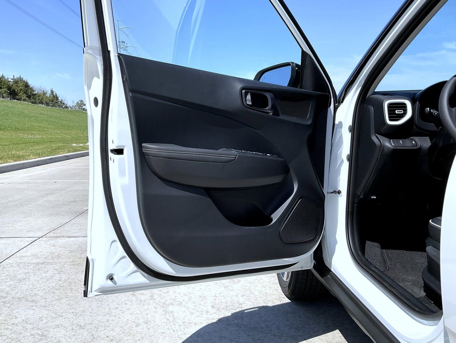 New 2026 Hyundai Venue SEL FWD image 9