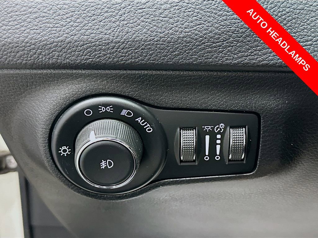 Used 2018 Jeep Compass Limited w/ Navigation Group AWD/4WD image 11