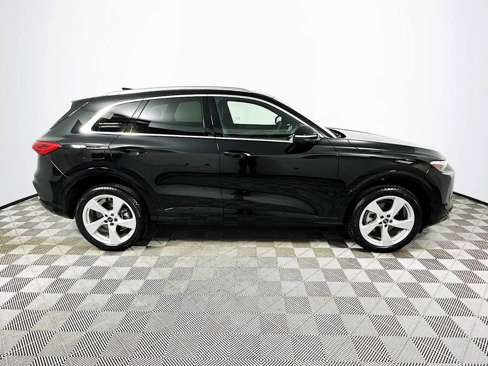New 2025 Audi Q5 Premium Plus AWD/4WD image 8