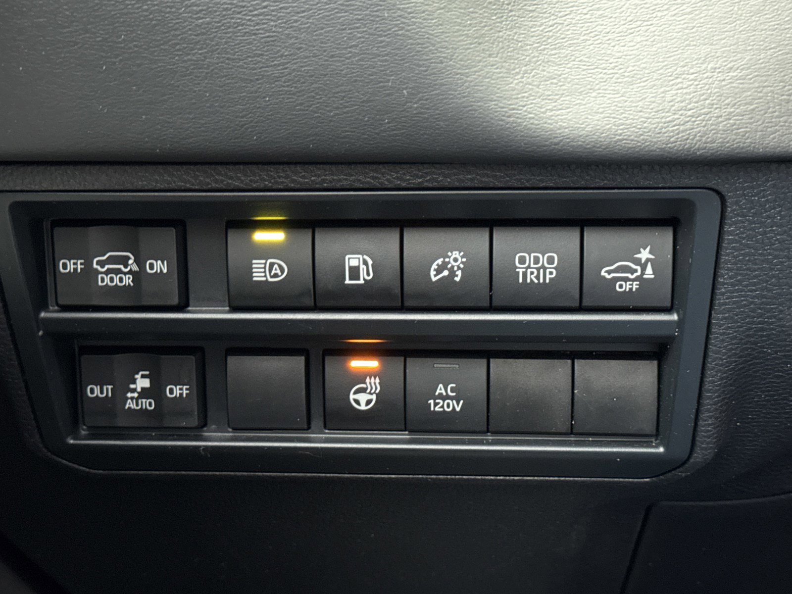 Used 2025 Toyota Sequoia Platinum image 23