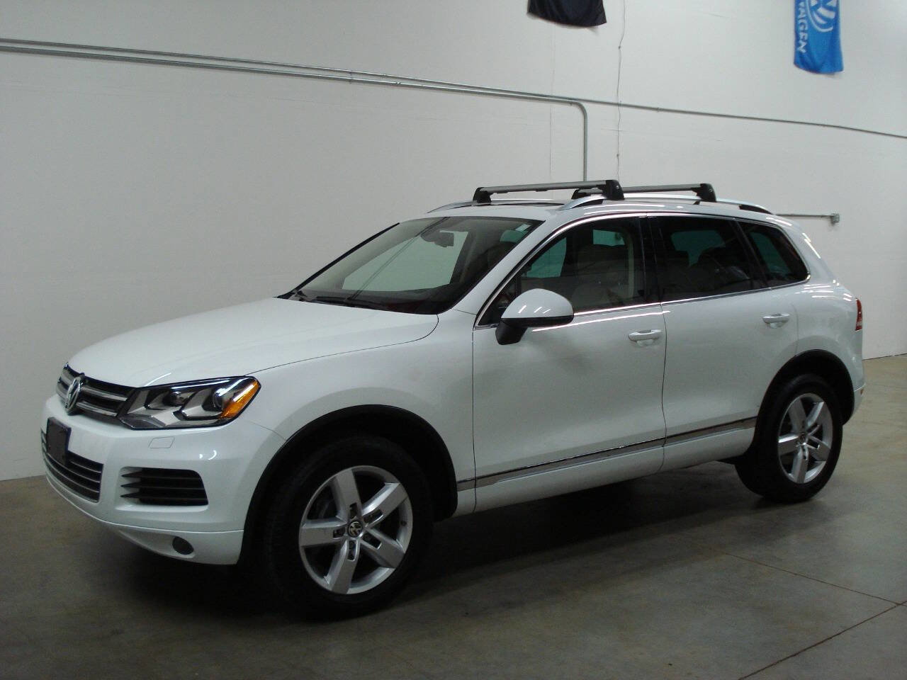 Used 2013 Volkswagen Touareg Sport image 18