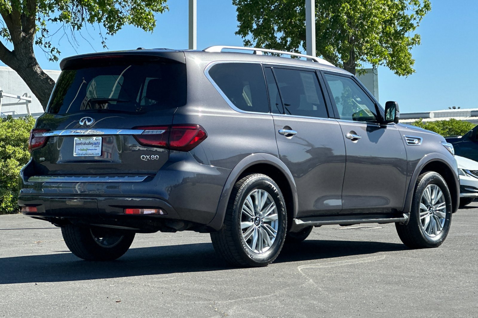 Used 2024 INFINITI QX80 Luxe image 4