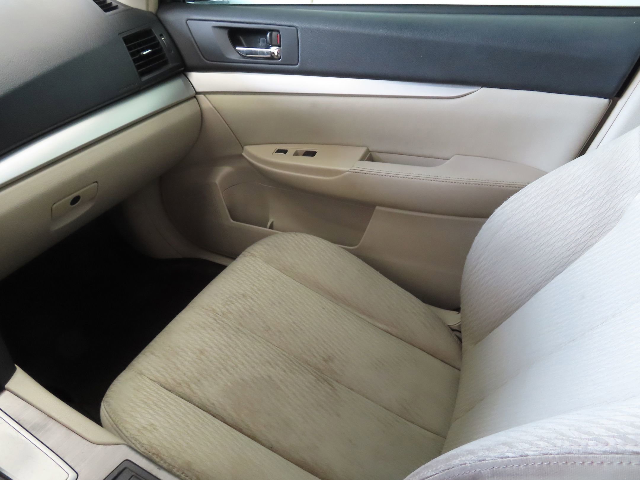 Used 2011 Subaru Outback 2.5i Premium AWD/4WD image 18