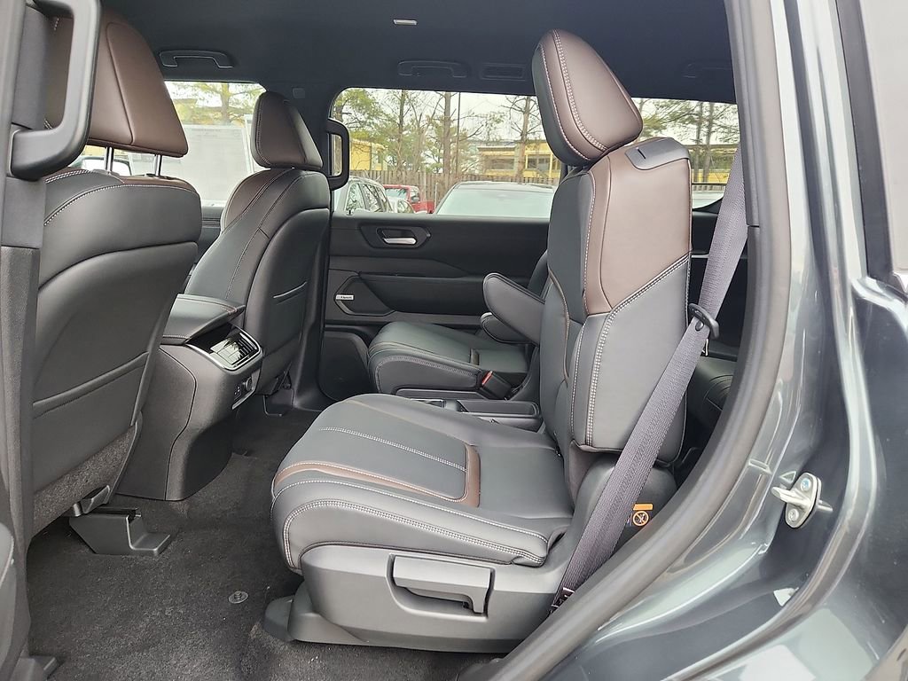 New 2026 Nissan Armada SL w/ Captain's Chari Seat Package AWD/4WD image 5