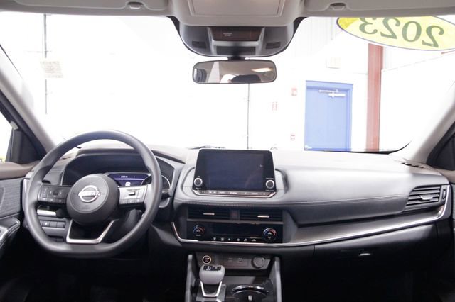 Used 2023 Nissan Rogue SV AWD/4WD image 15