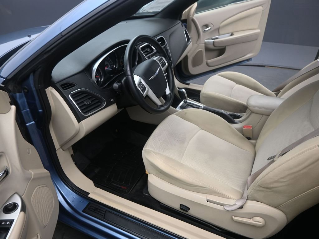 Used 2011 Chrysler 200 Limited image 9